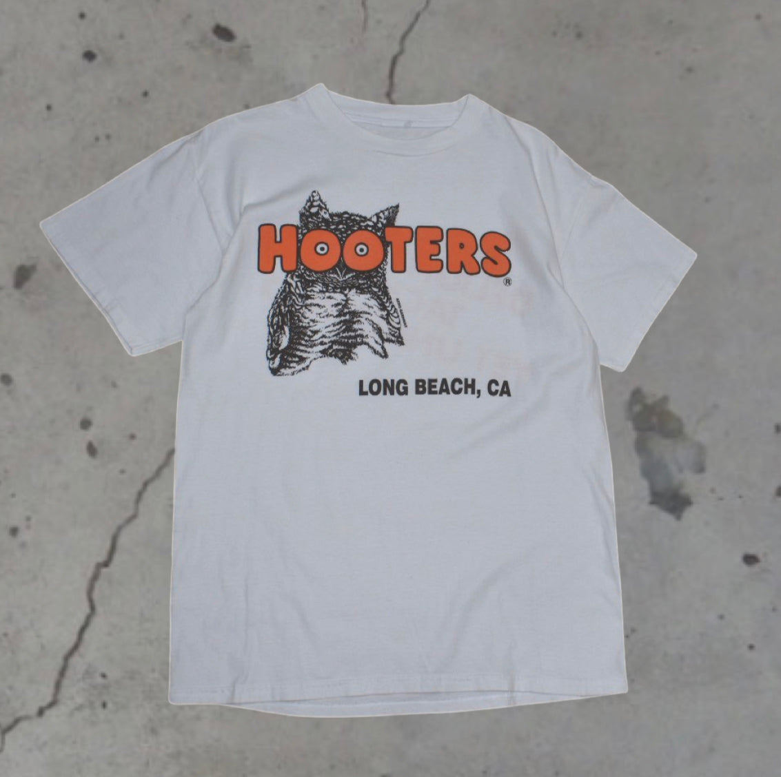 Hooters Long Beach Tee ((L)